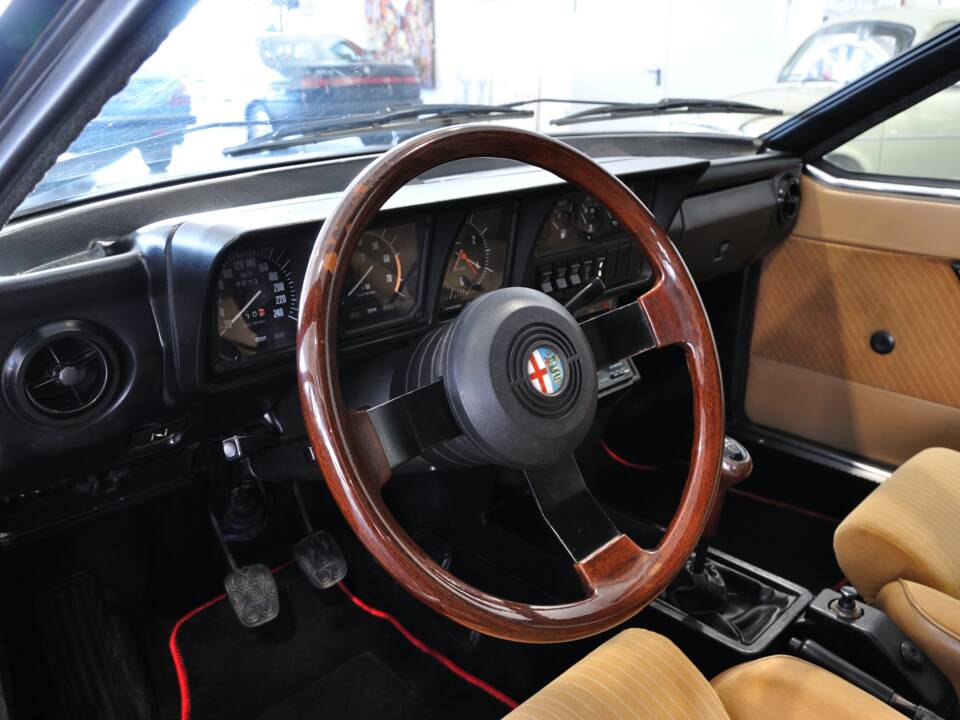 Bild 23/29 von Alfa Romeo GTV 2.0 (1984)