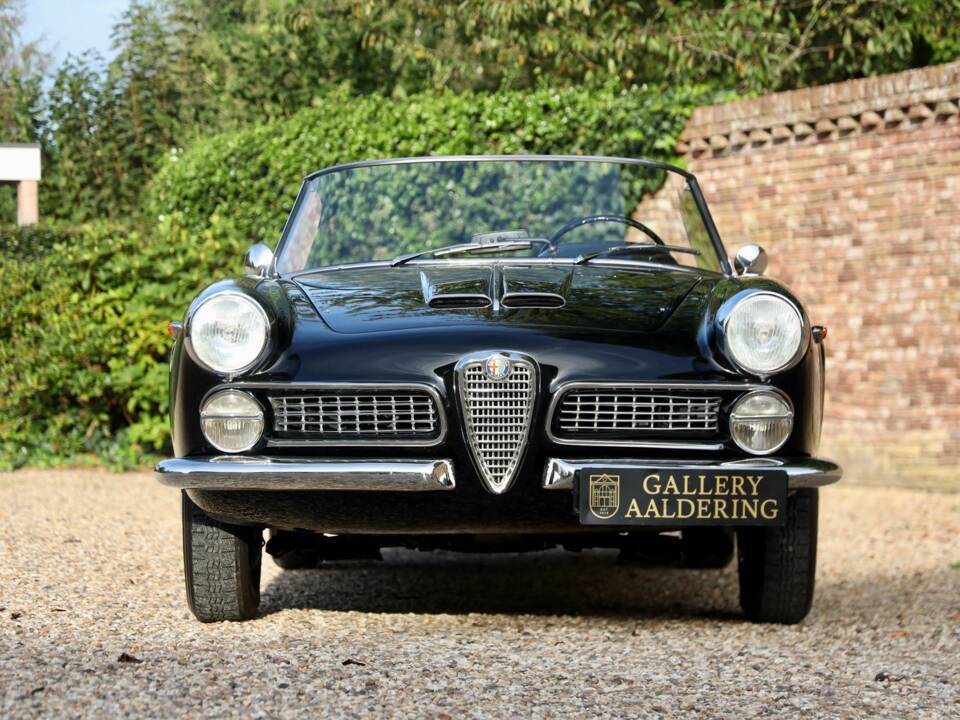 Bild 37/50 von Alfa Romeo 2000 Spider (1961)