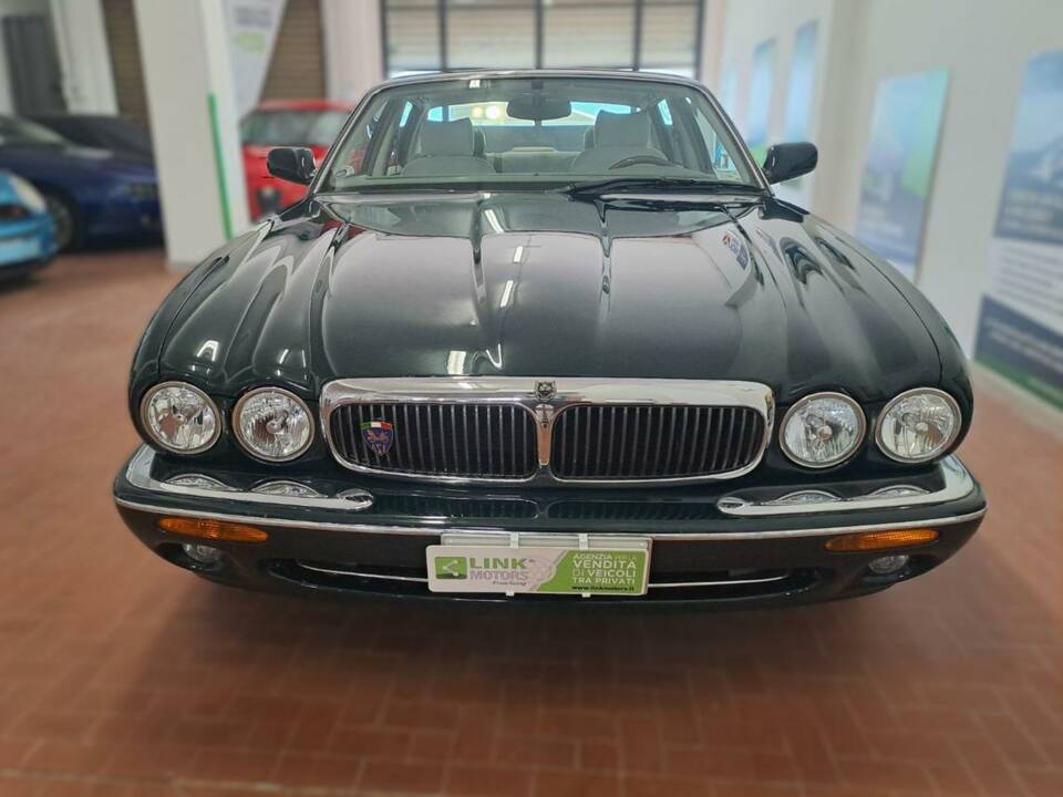 Bild 8/50 von Jaguar XJ 8 Executive (1998)