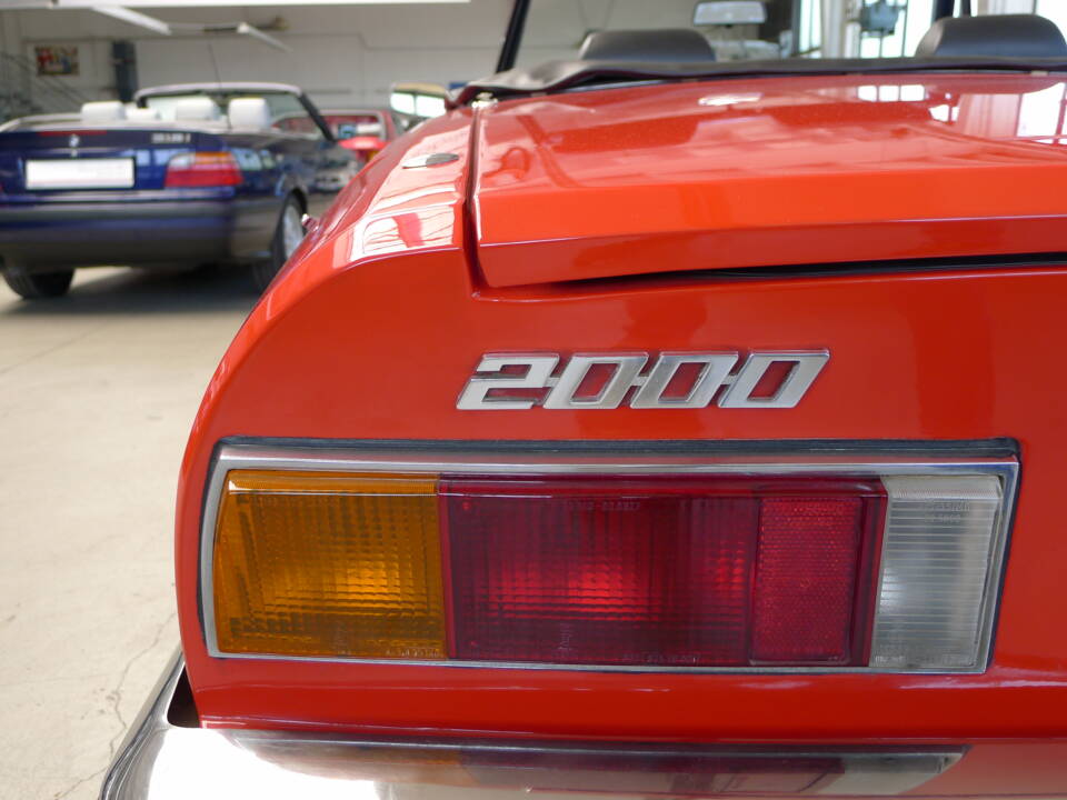 Image 28/36 of Alfa Romeo 2000 Spider Veloce (1982)