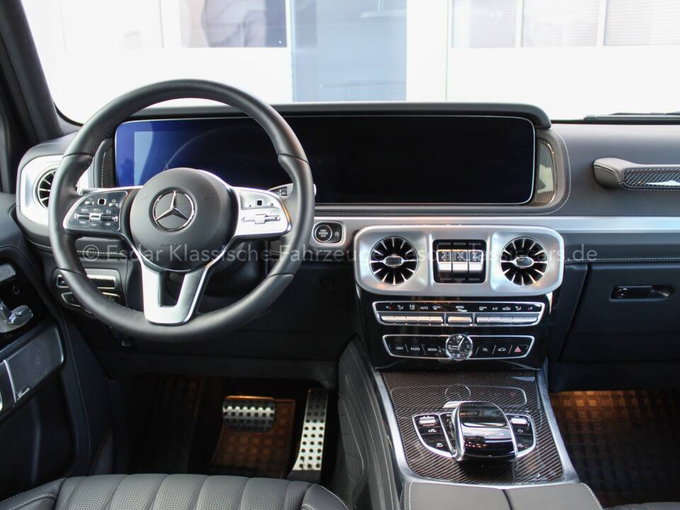 Image 16/32 of Mercedes-Benz G 500 (LWB) (2023)