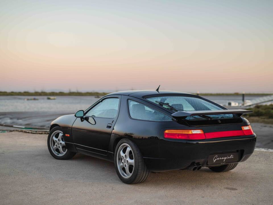 Image 31/63 of Porsche 928 GTS (1994)