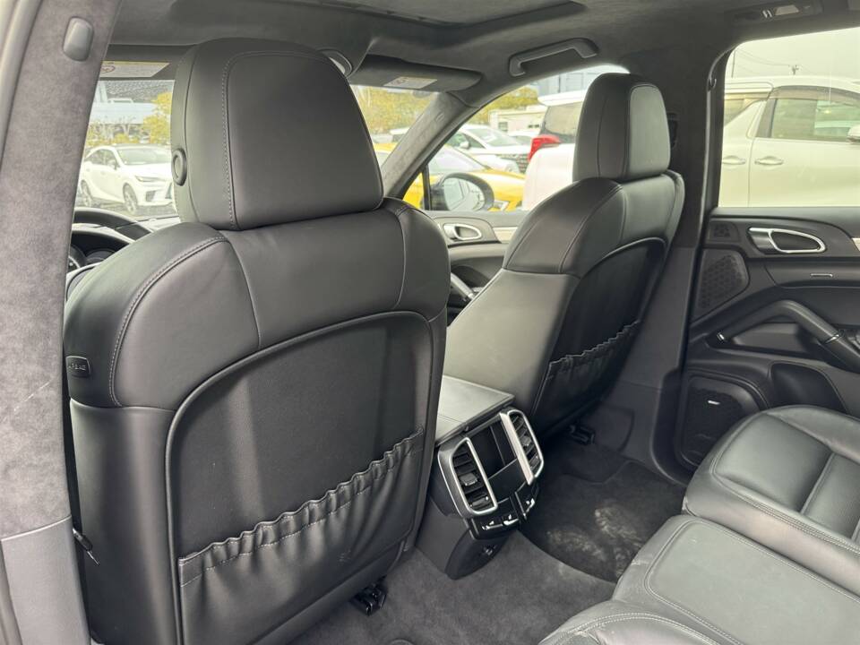 Bild 37/63 von Porsche Cayenne Turbo (2010)