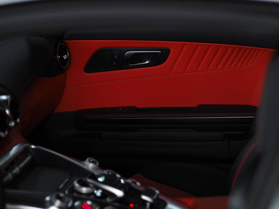 Image 43/49 of Mercedes-AMG GT-S (2015)