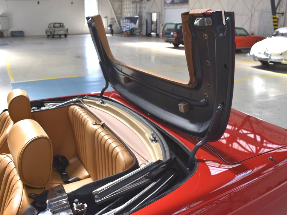 Image 10/94 of Mercedes-Benz 560 SL (1988)
