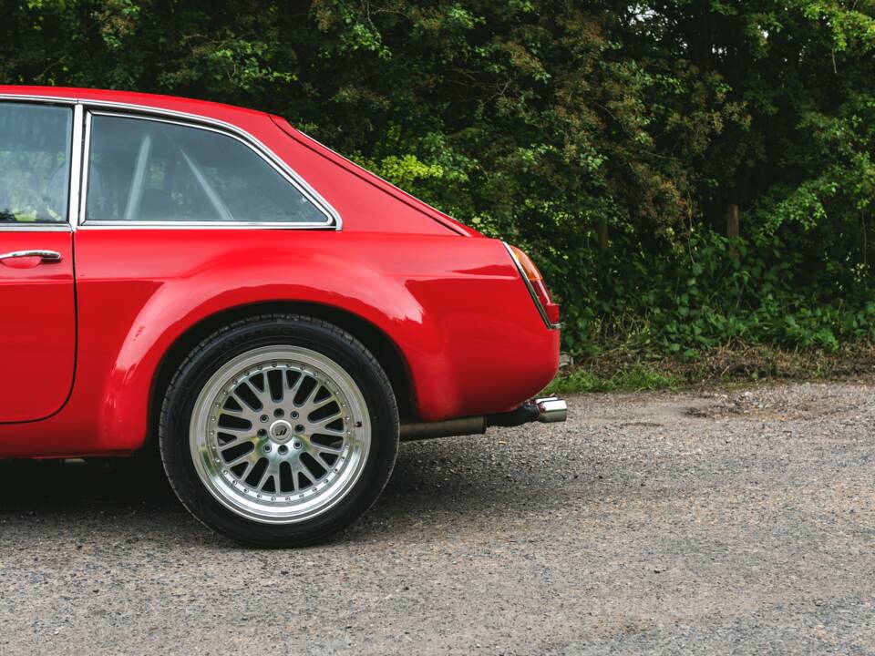 Image 27/50 of MG MGB GT V8 (1977)
