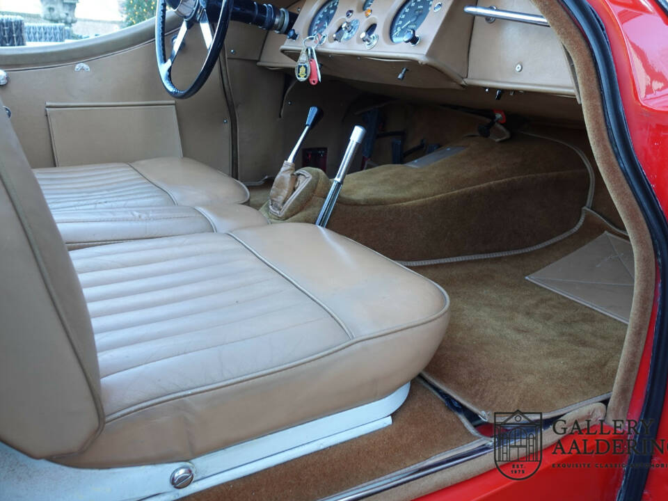 Image 25/50 of Jaguar XK 120 OTS (1954)