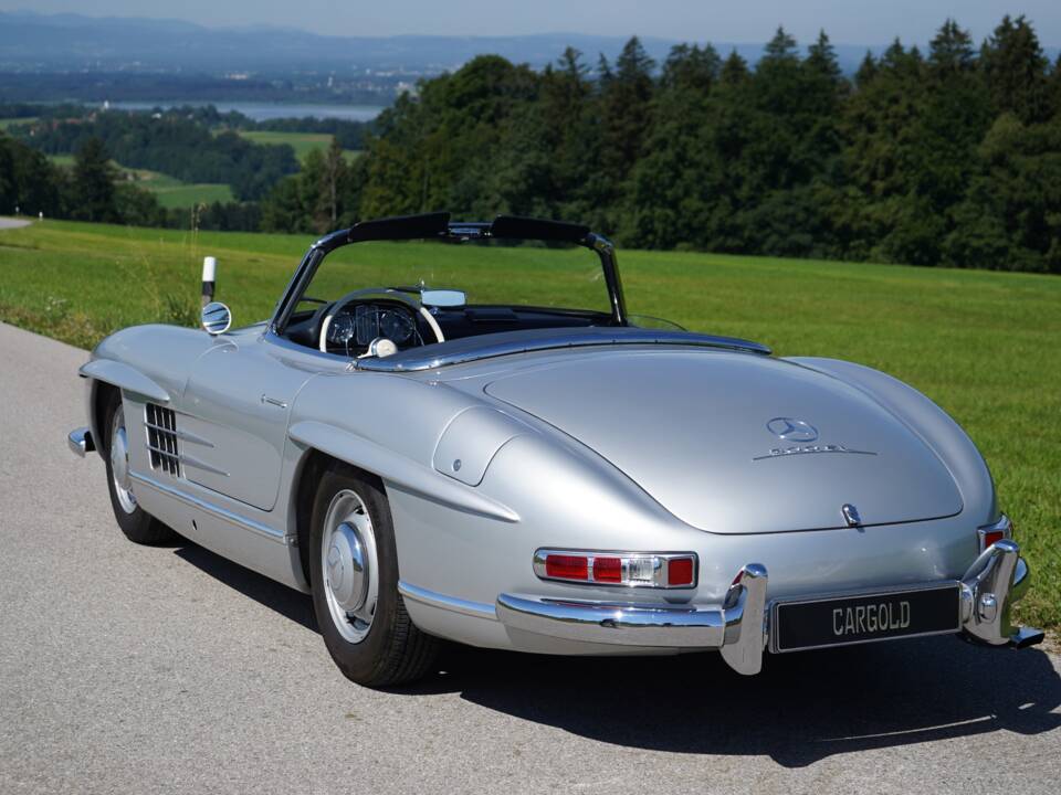 Image 20/24 of Mercedes-Benz 300 SL Roadster (1962)