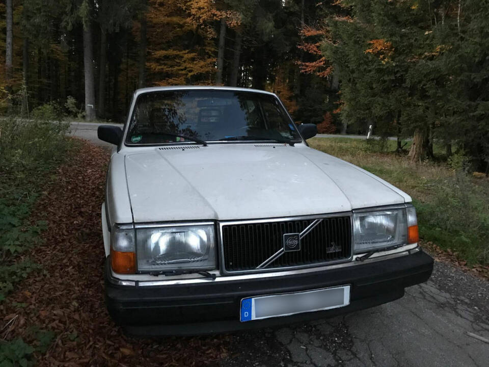 Image 4/8 of Volvo 240 (1988)