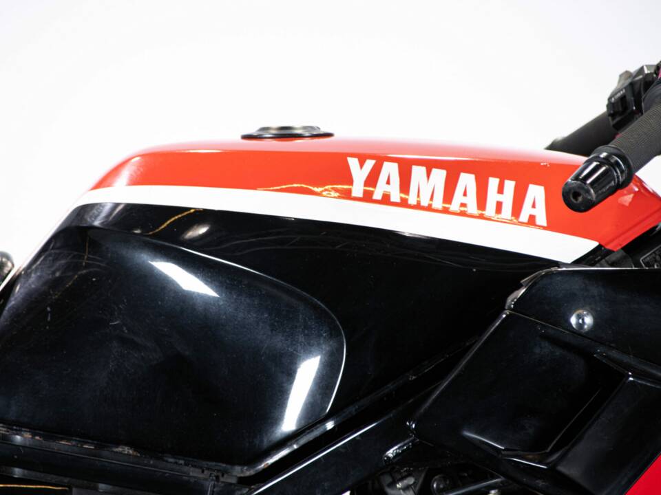 Image 22/50 of Yamaha FZ 750 (1986)