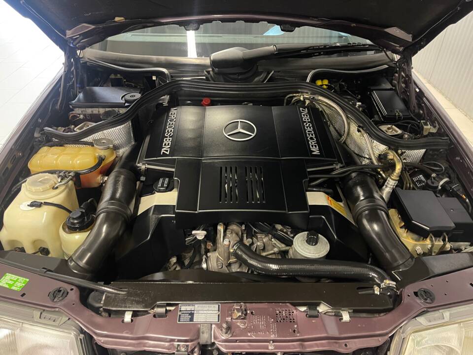 Image 18/19 de Mercedes-Benz 500 E (1992)