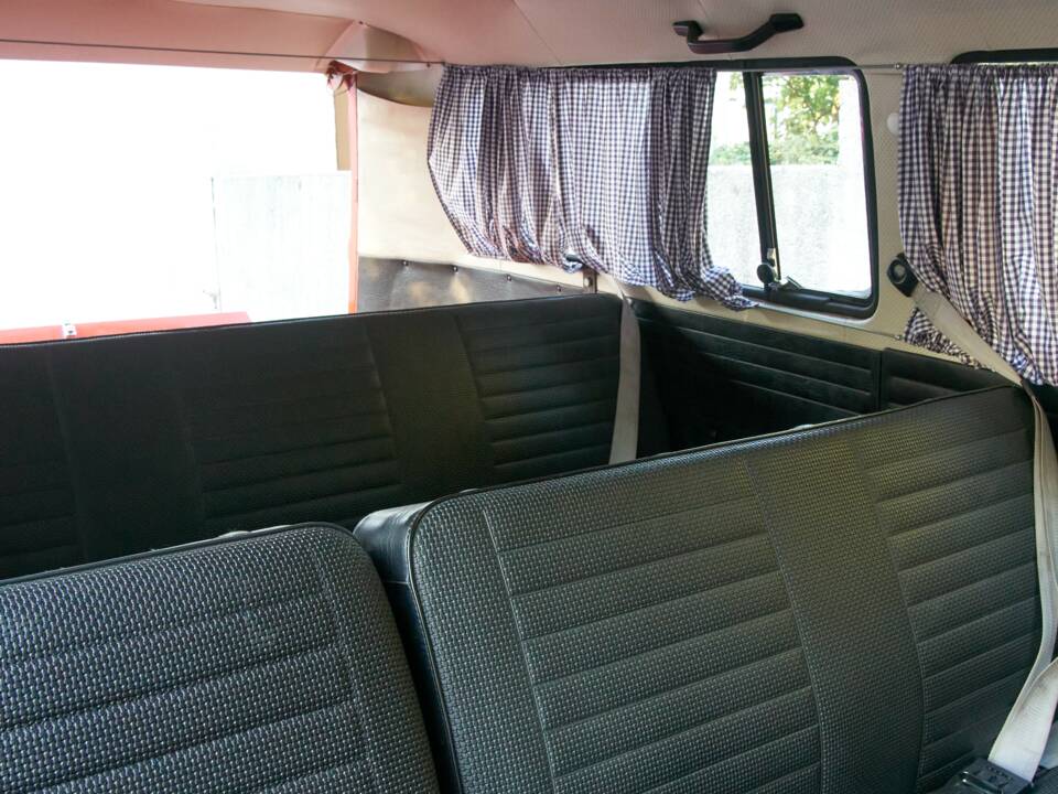 Bild 11/17 von Volkswagen T2b Kleinbus (1974)