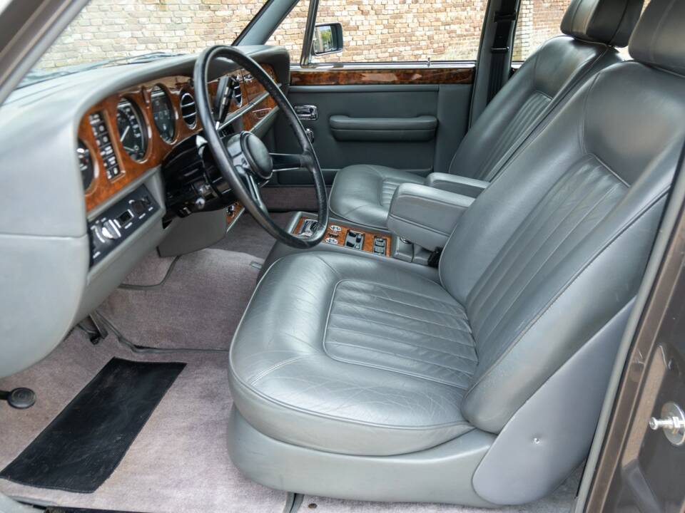 Image 15/50 of Rolls-Royce Silver Spirit (1987)