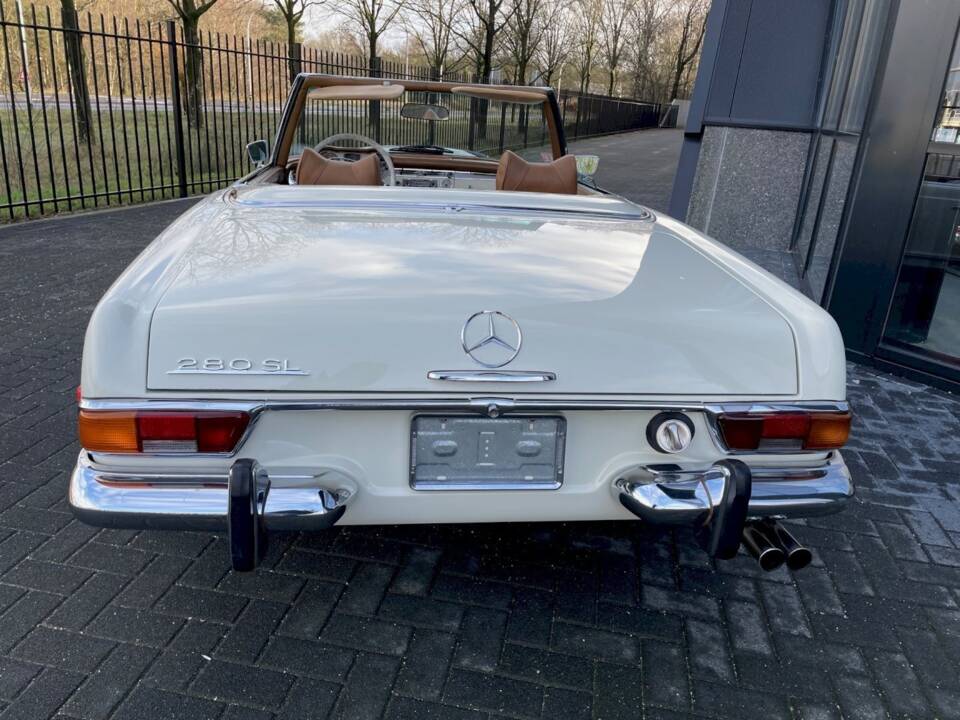 Image 9/33 of Mercedes-Benz 280 SL (1970)