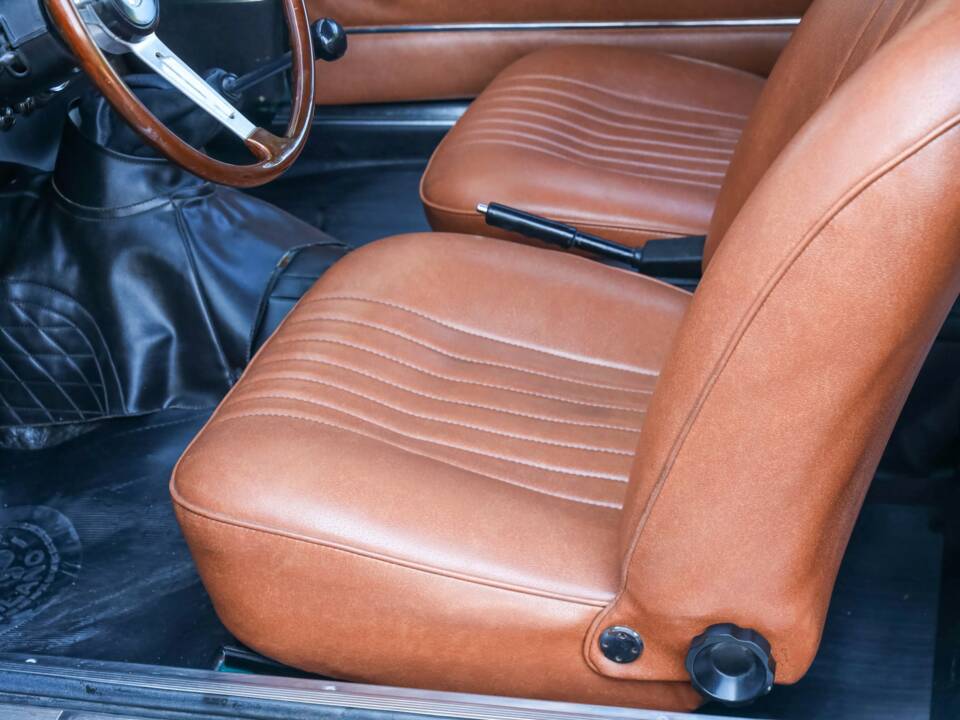 Bild 36/50 von Alfa Romeo Giulia 1300 GT Junior (1972)