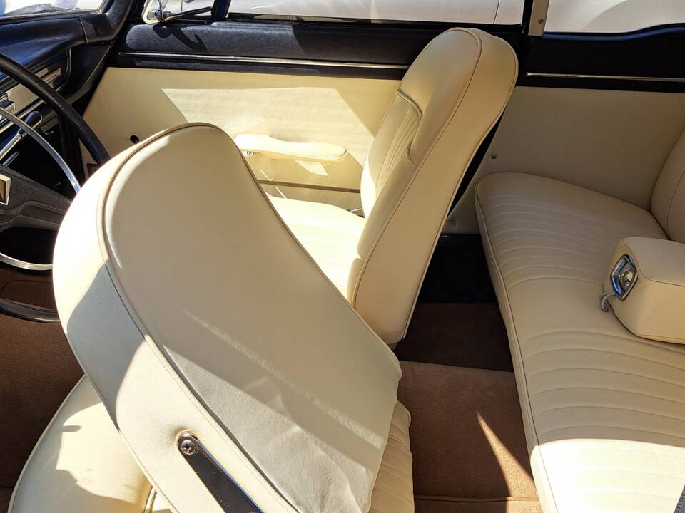 Image 19/46 of Peugeot 404 Coupé (1967)