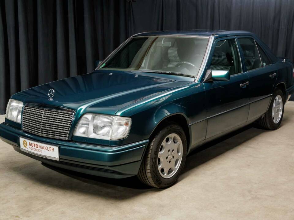 Bild 1/40 von Mercedes-Benz E 220 (1995)