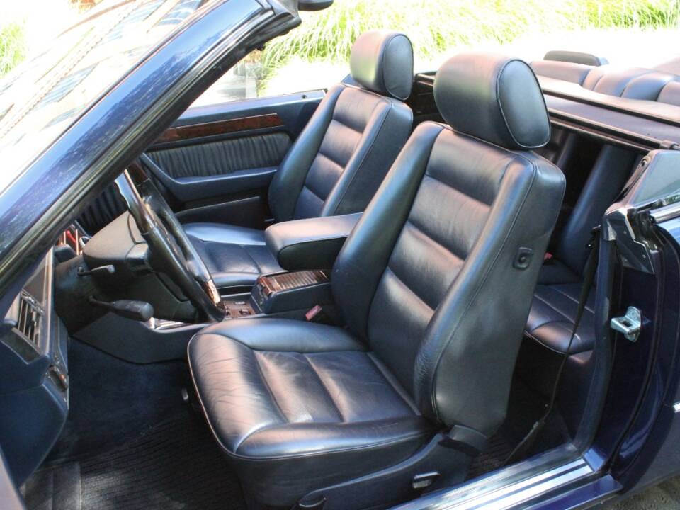 Image 15/21 of Mercedes-Benz E 320 (1995)