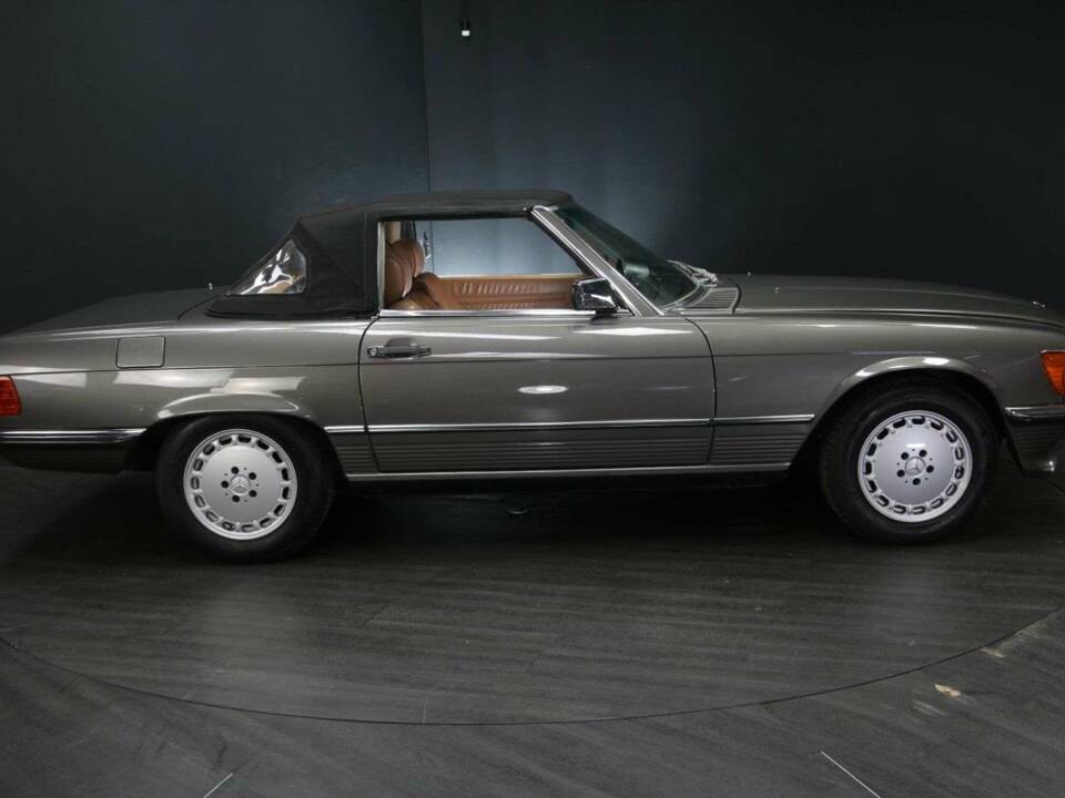 Image 45/50 de Mercedes-Benz 420 SL (1987)