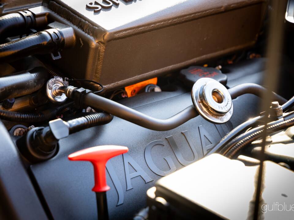 Image 56/70 of Jaguar XKR (2004)