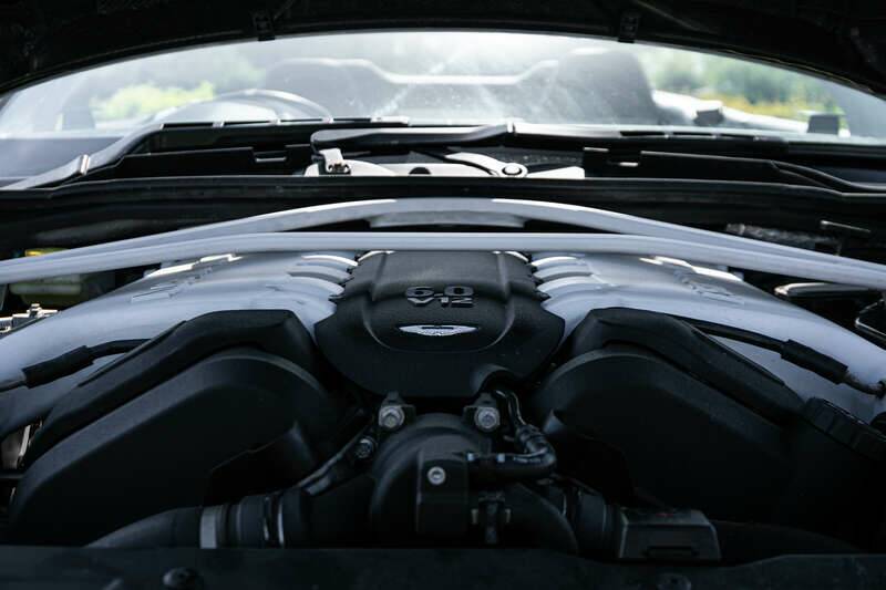 Image 26/50 of Aston Martin Vanquish Volante (2014)