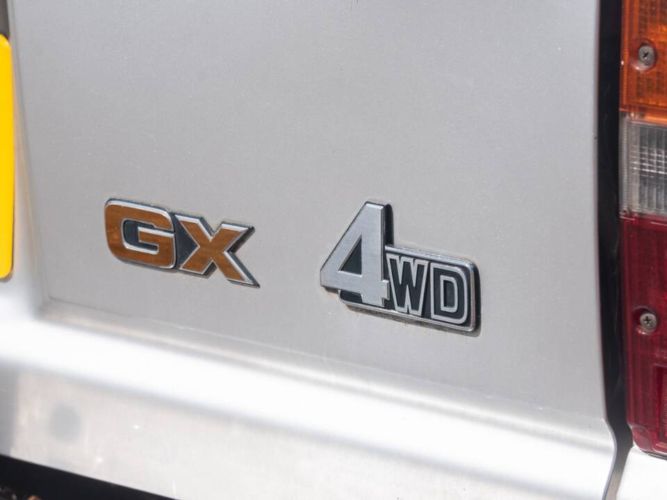 Image 11/46 of Toyota Land Cruiser HJ61 GX (1988)