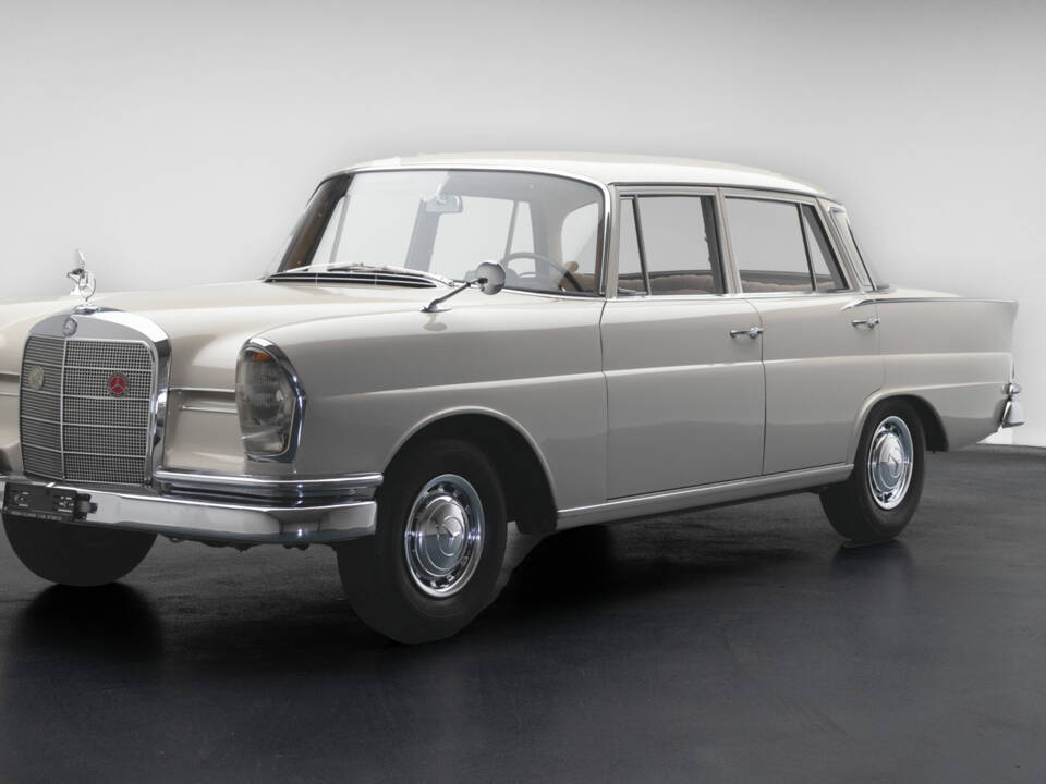 Bild 2/12 von Mercedes-Benz 220 SE b (1962)