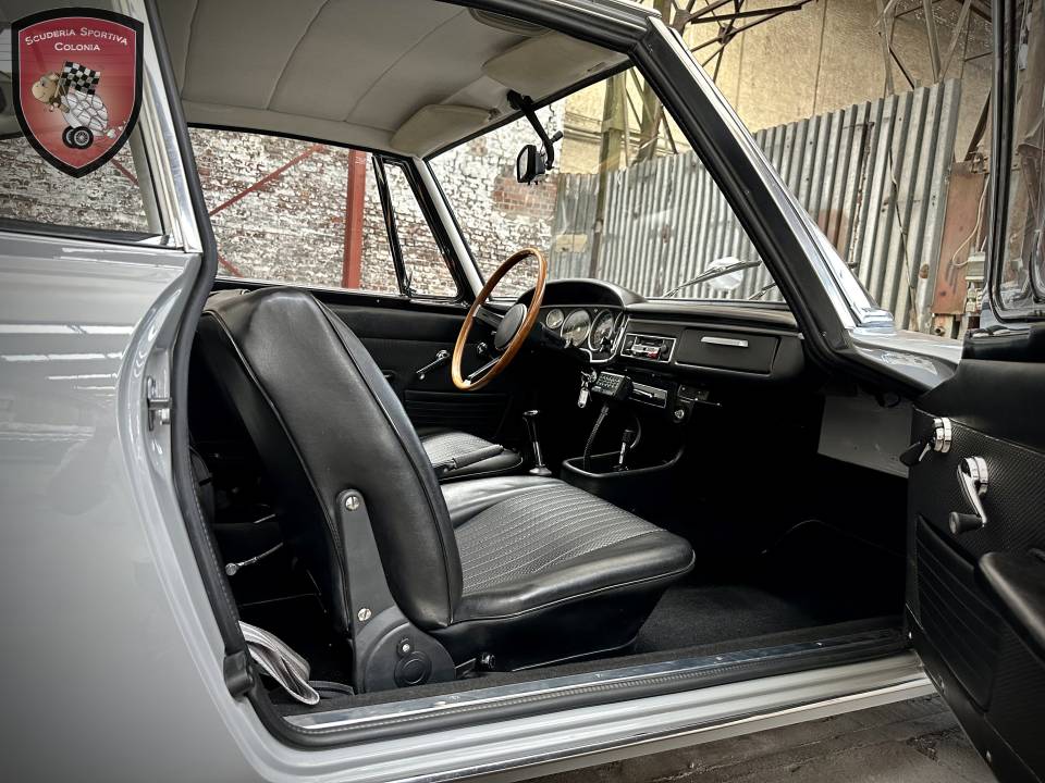 Image 24/53 de BMW 1600 GT (1968)