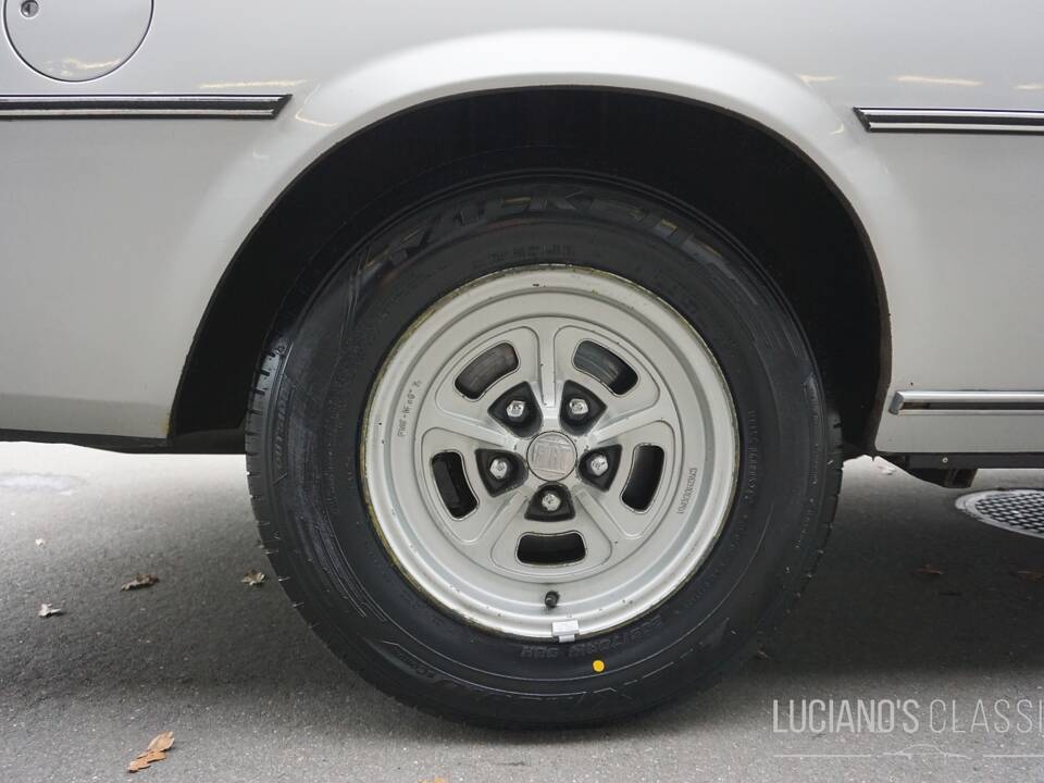 Image 28/66 of FIAT 130 Coupé (1972)