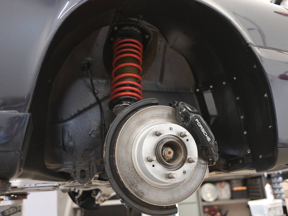 Image 72/97 of Porsche 911 Carrera 4 (1991)