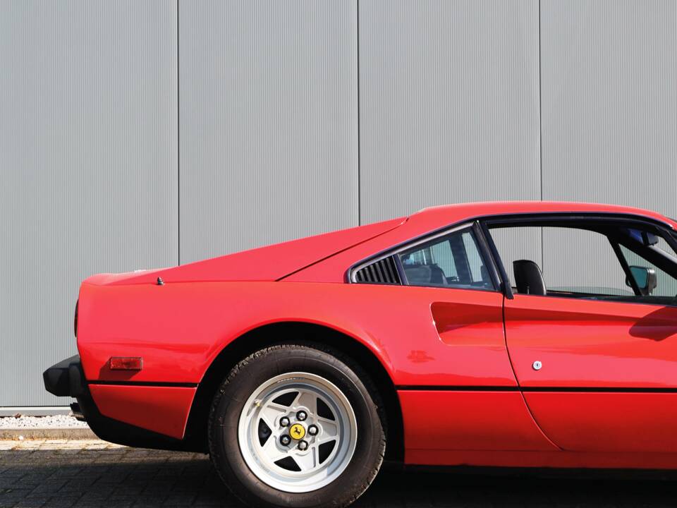 Image 14/61 of Ferrari 308 GTBi (1982)