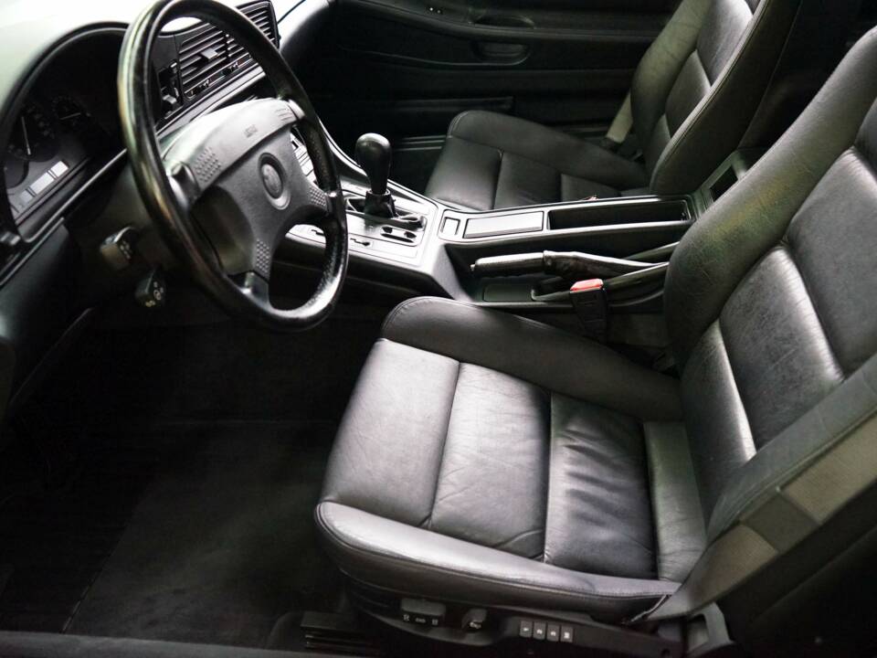 Immagine 28/50 di BMW 850i (1990)