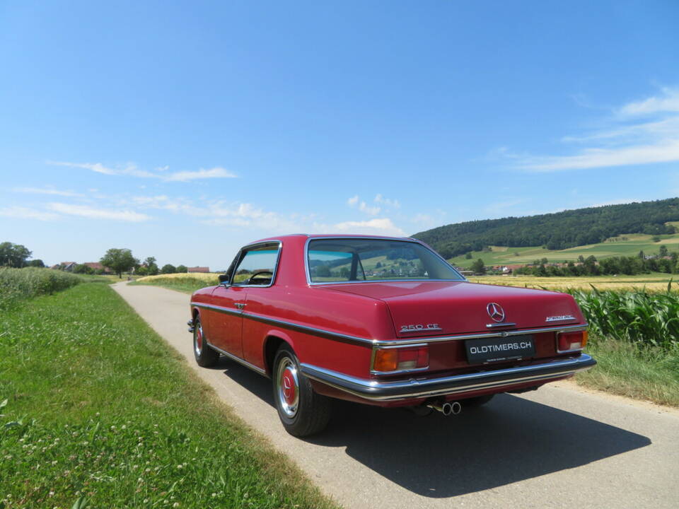 Image 2/19 of Mercedes-Benz 250 CE (1970)