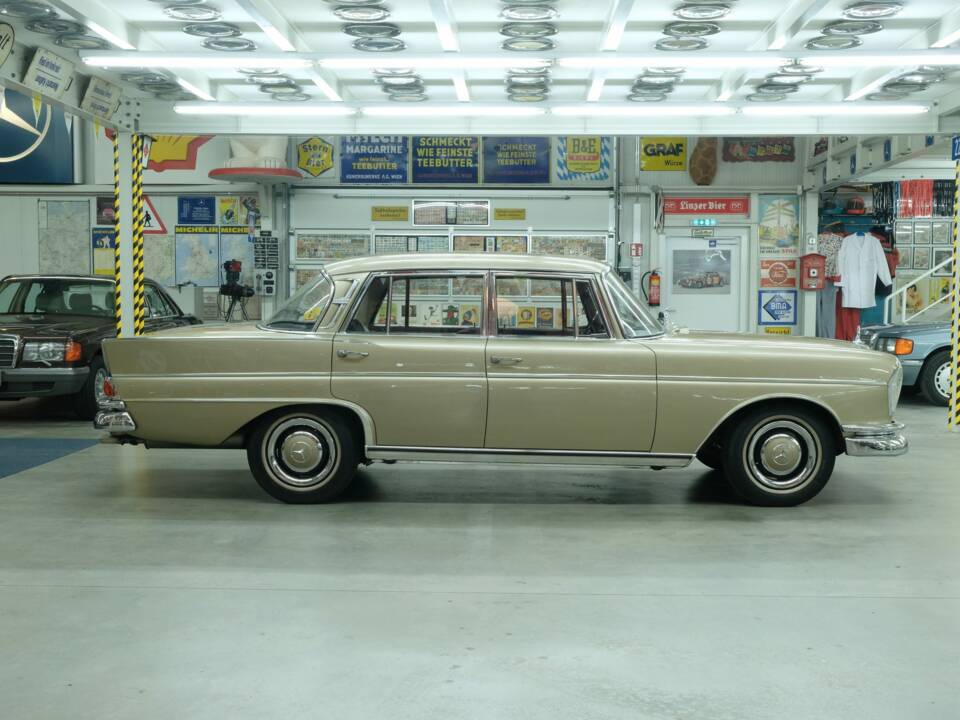 Image 16/50 of Mercedes-Benz 300 SE (1964)