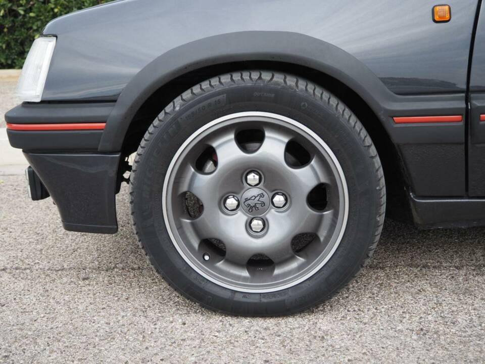Image 26/50 de Peugeot 205 GTi 1.9 (1988)