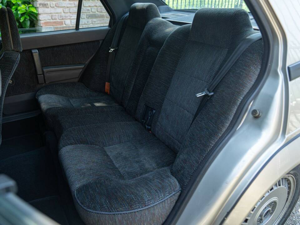 Bild 28/50 von Alfa Romeo 75 2.0 Twin Spark (1989)