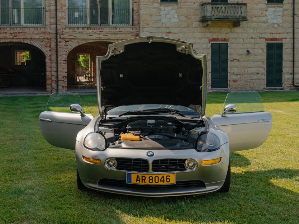 Image 145/185 of BMW Z8 (2001)
