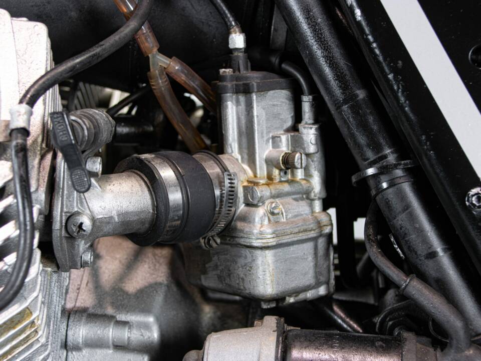 Bild 26/50 von Moto Guzzi V 35 III (1986)