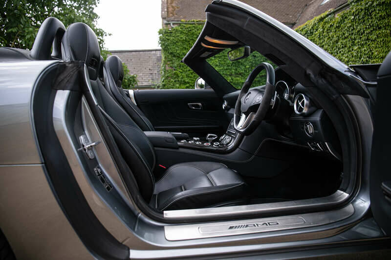 Image 40/50 of Mercedes-Benz SLS AMG Roadster (2014)