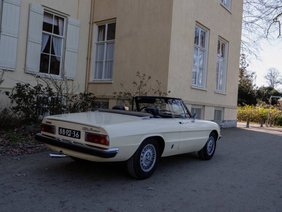 Image 38/58 of Alfa Romeo 2000 Spider Veloce (1977)
