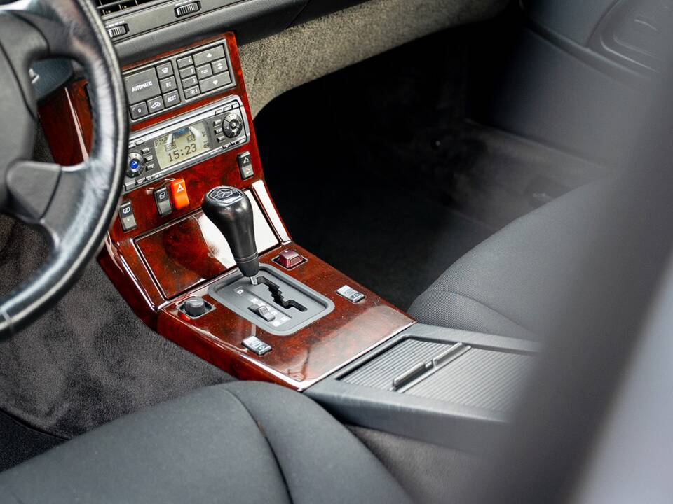 Image 27/47 of Mercedes-Benz SL 280 (1996)