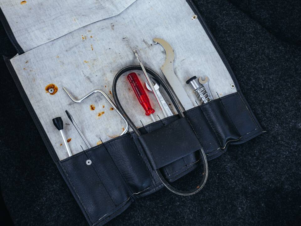 Bild 27/29 von Porsche 911 Carrera 3.2 (1989)