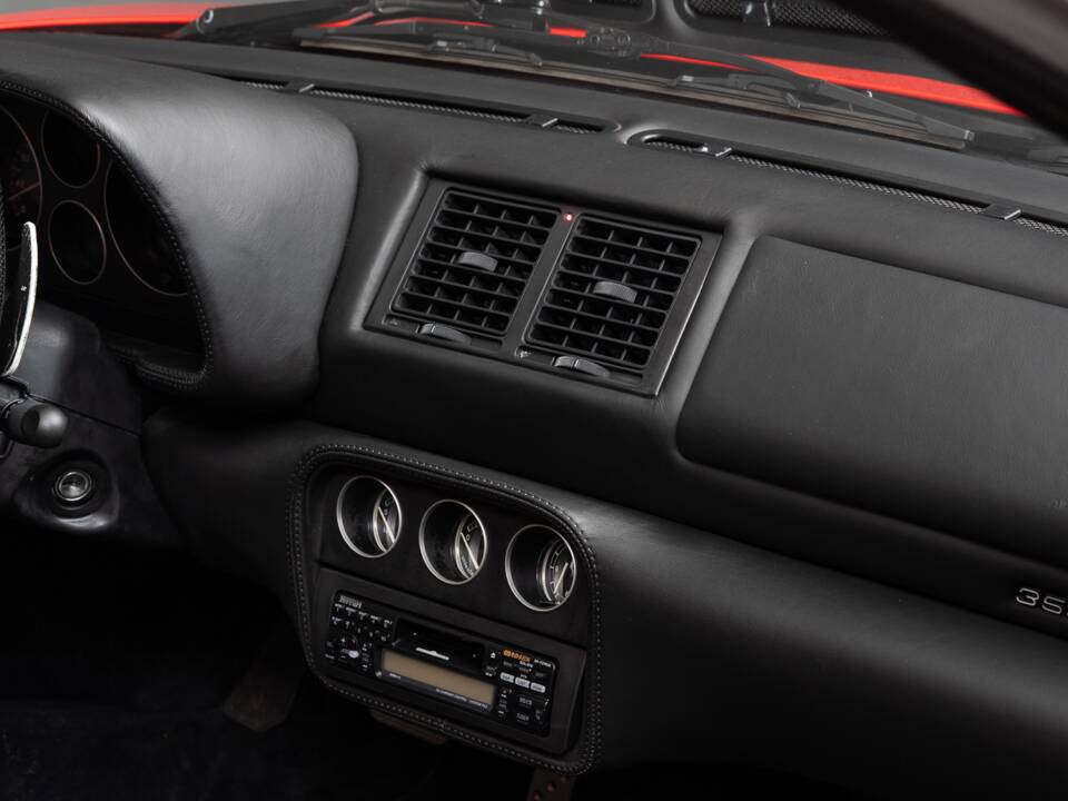 Image 34/37 of Ferrari F 355 F1 GTS (1997)