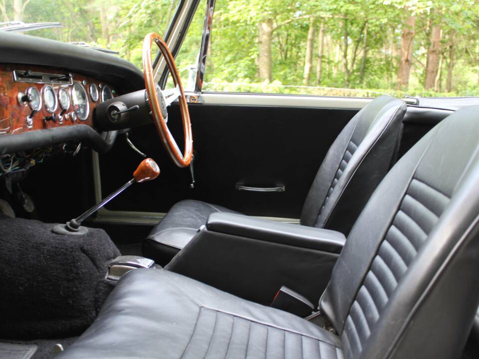 Image 13/23 of Sunbeam Alpine Mk V (1966)
