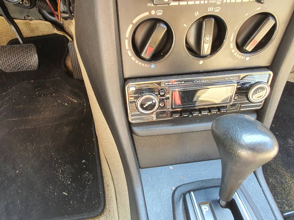 Image 6/12 of Mercedes-Benz 200 (1982)