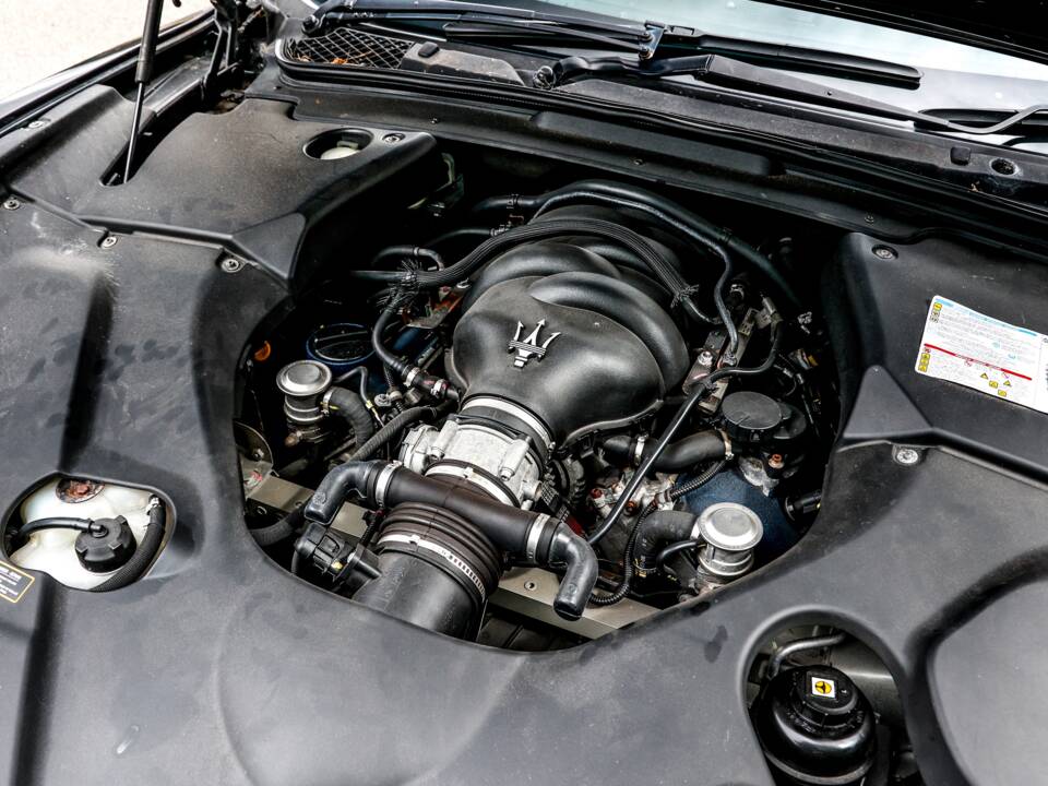 Image 5/43 of Maserati GranTurismo 4.2 (2008)