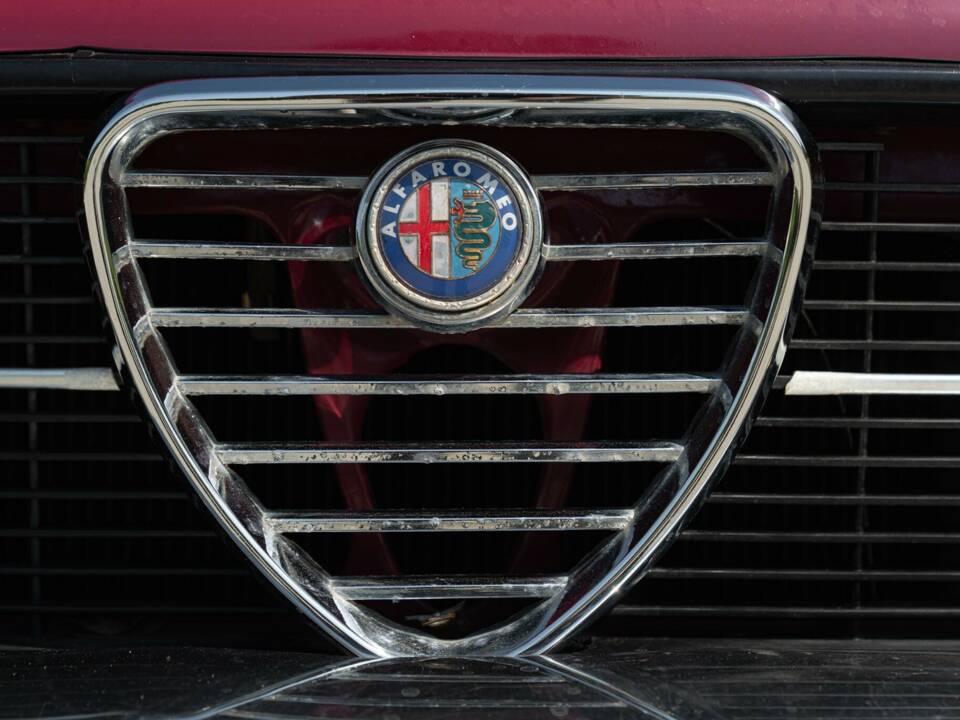 Immagine 17/50 di Alfa Romeo Giulia Nuova Super 1300 (1974)