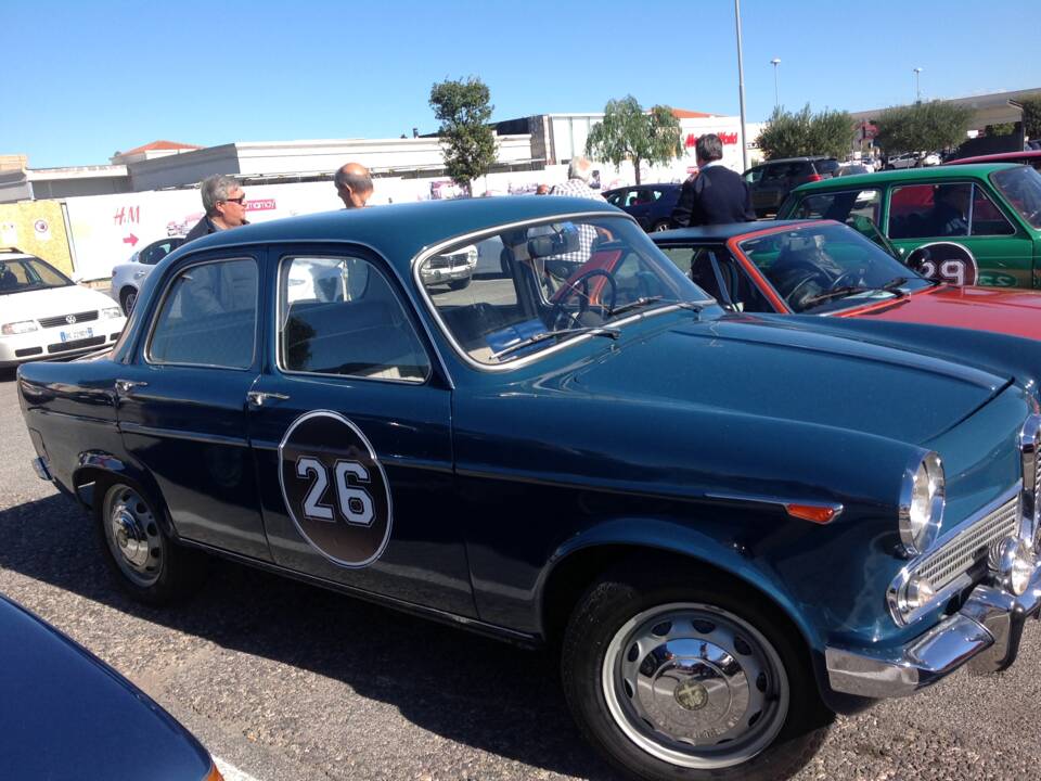 Image 2/6 de Alfa Romeo Giulietta TI (1962)