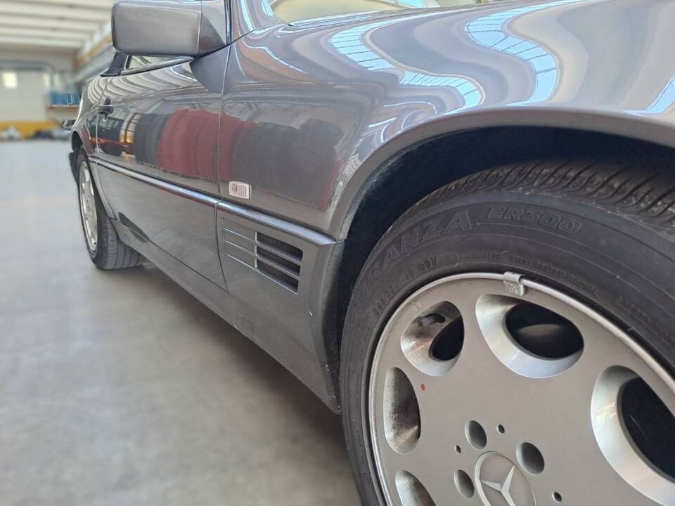 Image 23/50 de Mercedes-Benz 300 SL-24 (1992)