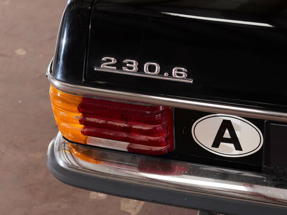 Image 27/64 of Mercedes-Benz 230/6 LWB (1976)